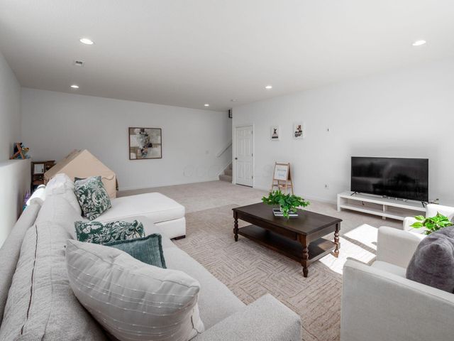 8891 Winthrop Lane, Plain City, OH 43064