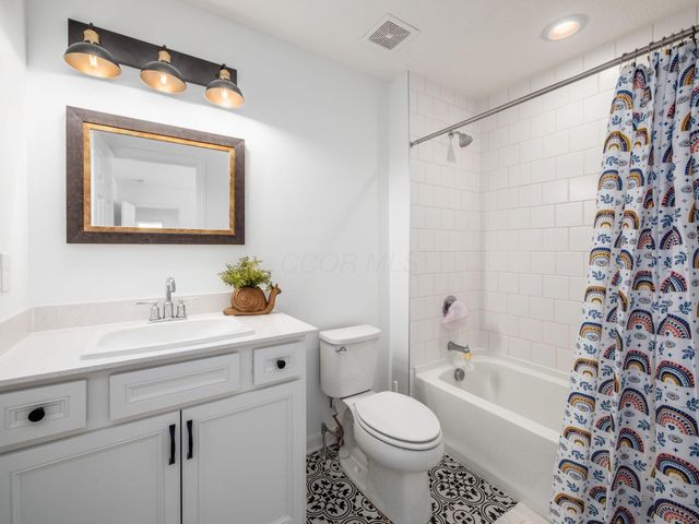 8891 Winthrop Lane, Plain City, OH 43064