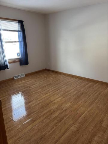 1633 Carlson PLACE, Watertown, WI 53094