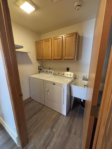 1633 Carlson PLACE, Watertown, WI 53094