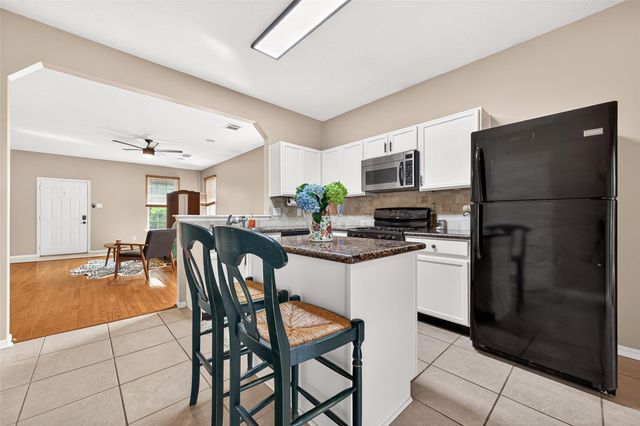 21915 Willow Shadows Drive, Tomball, TX 77375
