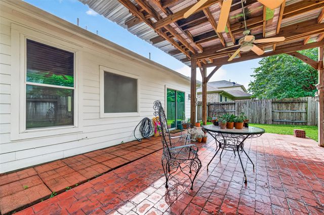 21915 Willow Shadows Drive, Tomball, TX 77375
