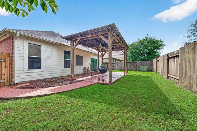21915 Willow Shadows Drive, Tomball, TX 77375