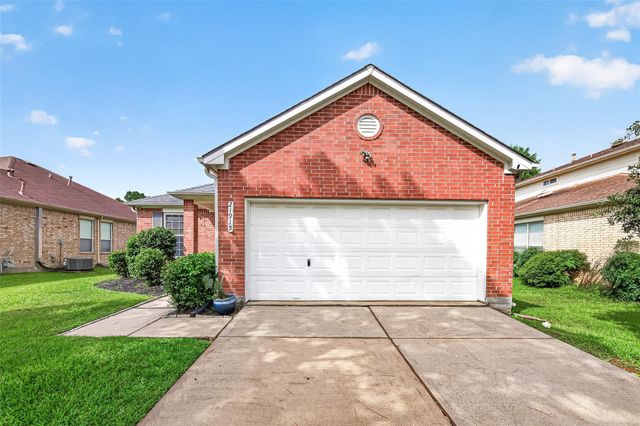 21915 Willow Shadows Drive, Tomball, TX 77375