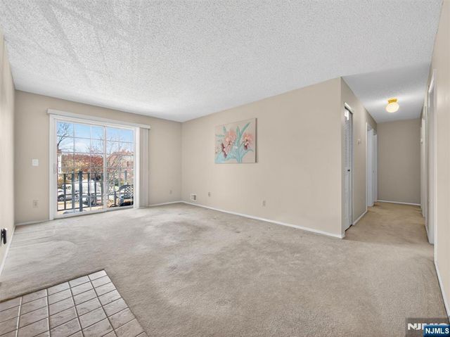 403 Poets Way 403, Mahwah, NJ 07430