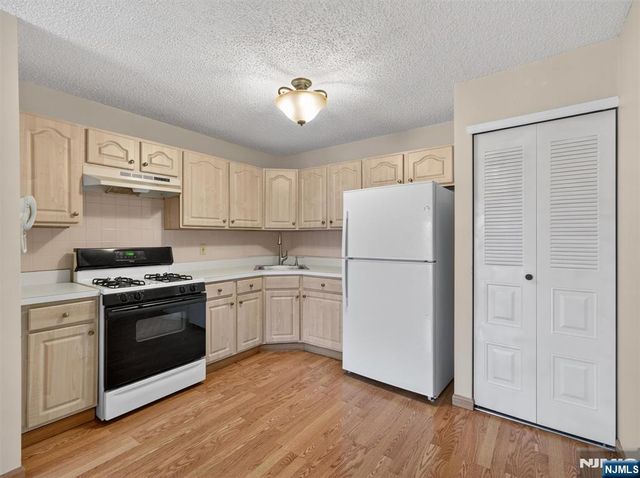 403 Poets Way 403, Mahwah, NJ 07430