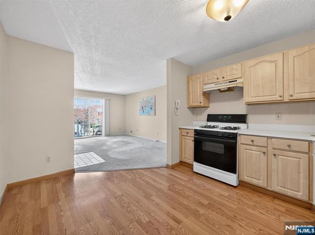 403 Poets Way 403, Mahwah, NJ 07430