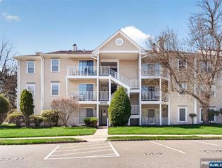 403 Poets Way 403, Mahwah, NJ 07430