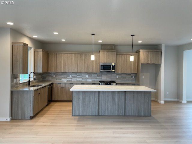 8265 Se Quincy St, Hillsboro, OR 97123