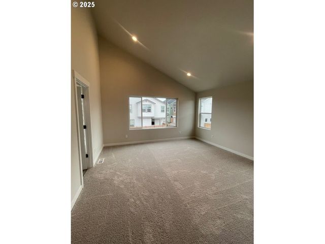 8265 Se Quincy St, Hillsboro, OR 97123