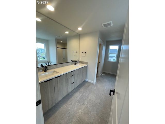 8265 Se Quincy St, Hillsboro, OR 97123