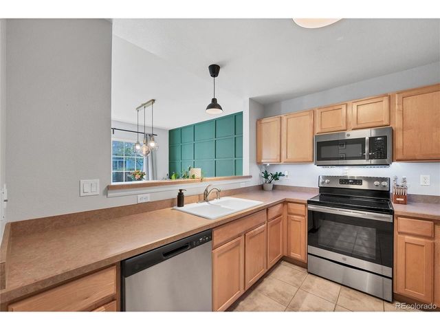 893 S Evanston Cir, Aurora, CO 80012