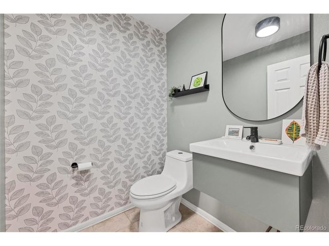 893 S Evanston Cir, Aurora, CO 80012