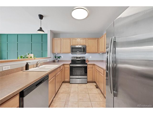 893 S Evanston Cir, Aurora, CO 80012