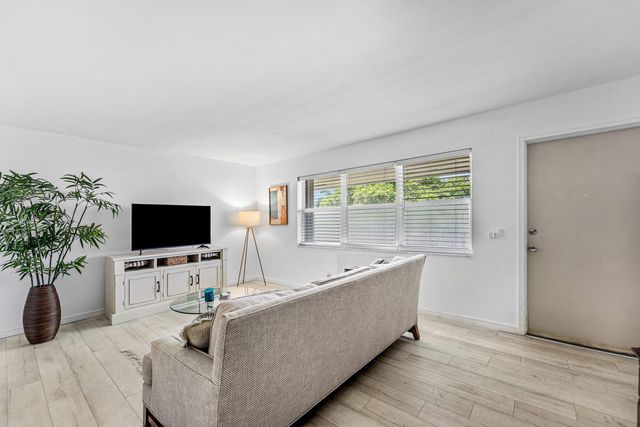 150 Horizon Street E, Boynton Beach, FL 33435