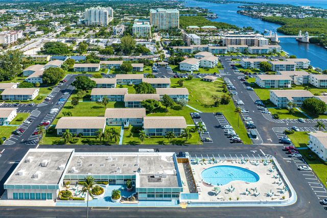 150 Horizon Street E, Boynton Beach, FL 33435