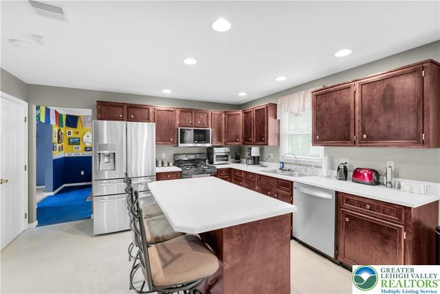 2438 Blue Jay Drive, Upper Nazareth Twp, PA 18064