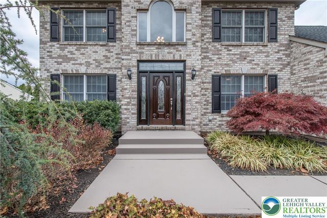 2438 Blue Jay Drive, Upper Nazareth Twp, PA 18064