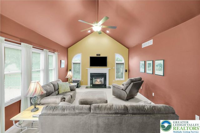 2438 Blue Jay Drive, Upper Nazareth Twp, PA 18064