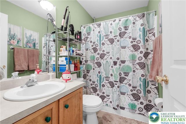 2438 Blue Jay Drive, Upper Nazareth Twp, PA 18064