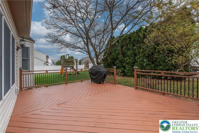 2438 Blue Jay Drive, Upper Nazareth Twp, PA 18064