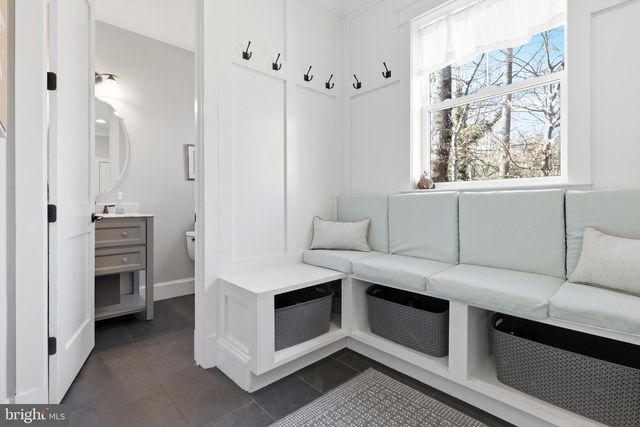 9206 FERNWOOD RD, Bethesda, MD 20817