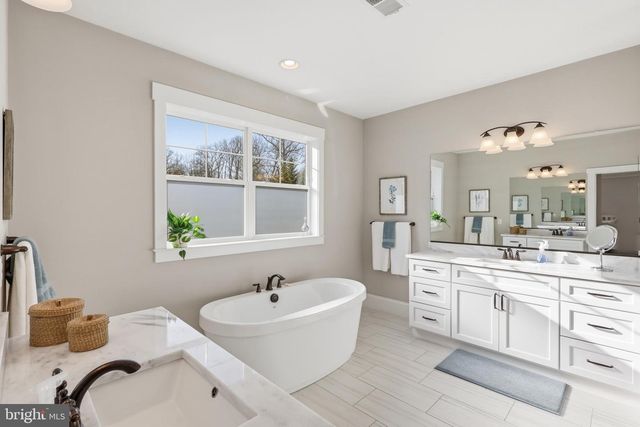 9206 FERNWOOD RD, Bethesda, MD 20817