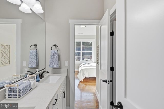 9206 FERNWOOD RD, Bethesda, MD 20817