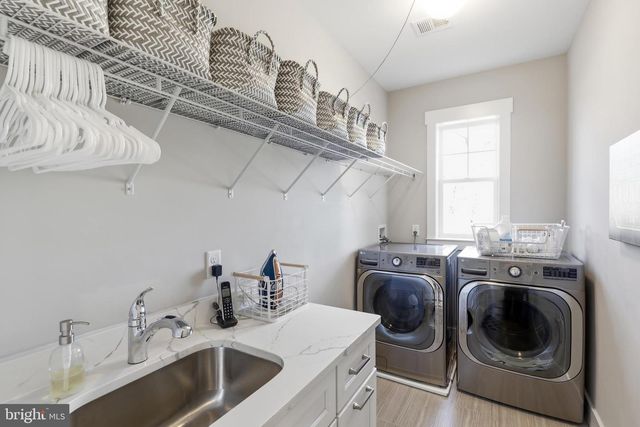 9206 FERNWOOD RD, Bethesda, MD 20817