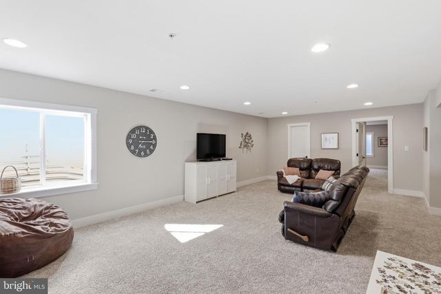 9206 FERNWOOD RD, Bethesda, MD 20817