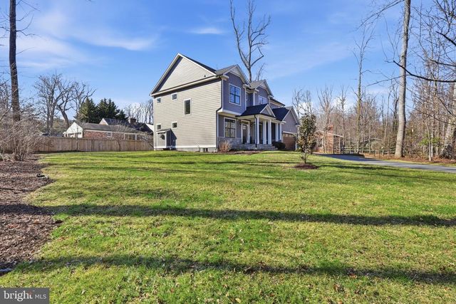 9206 FERNWOOD RD, Bethesda, MD 20817