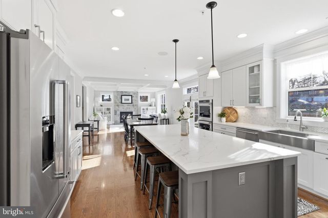 9206 FERNWOOD RD, Bethesda, MD 20817