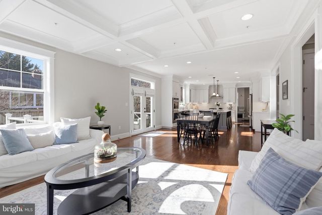 9206 FERNWOOD RD, Bethesda, MD 20817