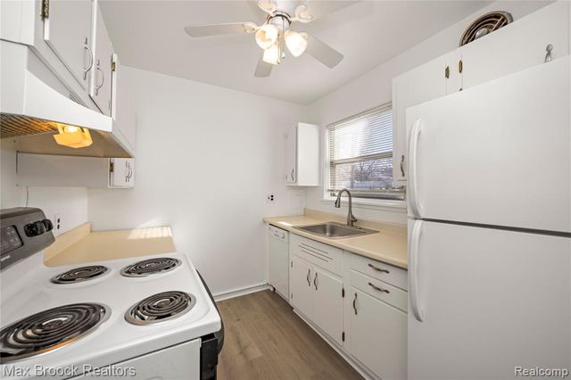 3206 Shenandoah Drive 2, Royal Oak, MI 48073