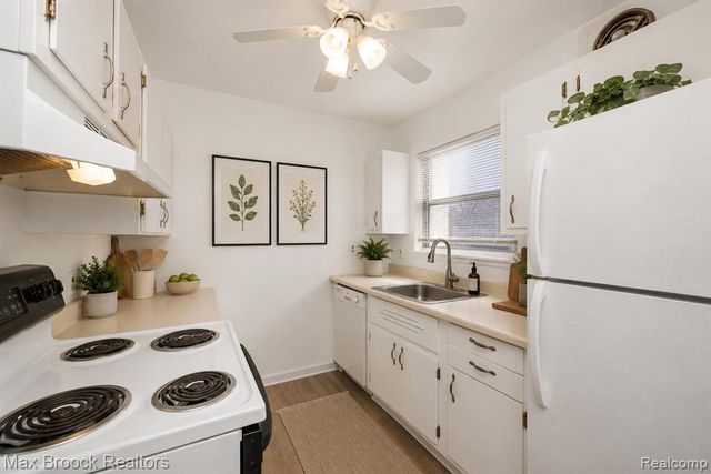 3206 Shenandoah Drive 2, Royal Oak, MI 48073