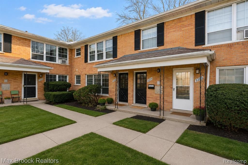 3206 Shenandoah Drive 2, Royal Oak, MI 48073