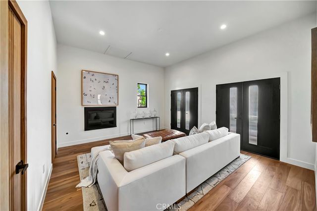 24247 Park Granada, Calabasas, CA 91302