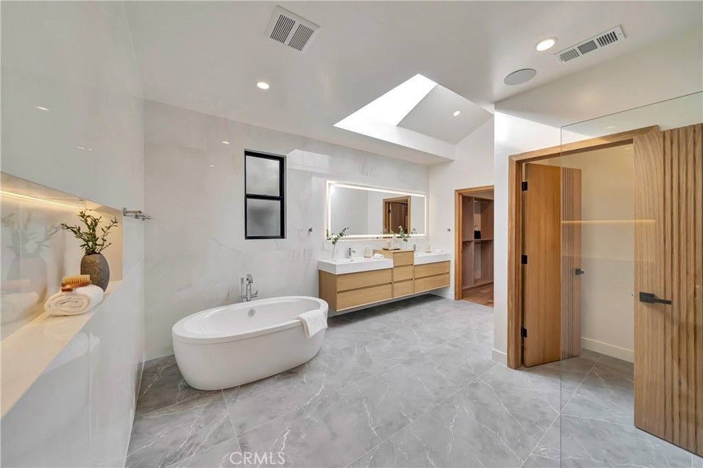 Image 14 of property listing at 24247 Park Granada, Calabasas, CA 91302