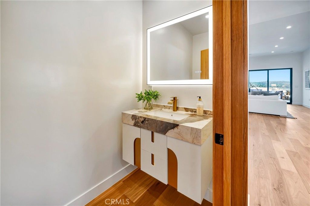 Image 9 of property listing at 24247 Park Granada, Calabasas, CA 91302