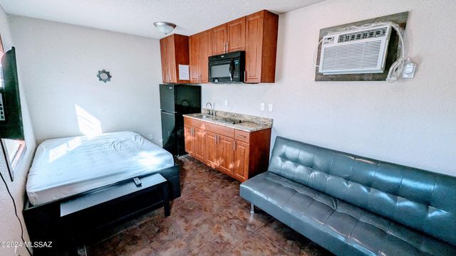 121 E Roger Road, Tucson, AZ 85705