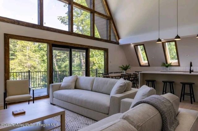 686 Green Lake Road, Athens, NY 12015