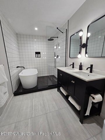 686 Green Lake Road, Athens, NY 12015