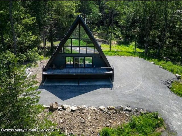 686 Green Lake Road, Athens, NY 12015