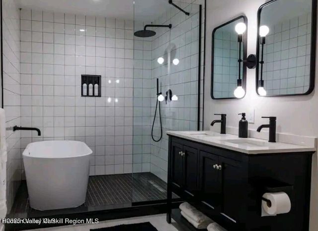 686 Green Lake Road, Athens, NY 12015