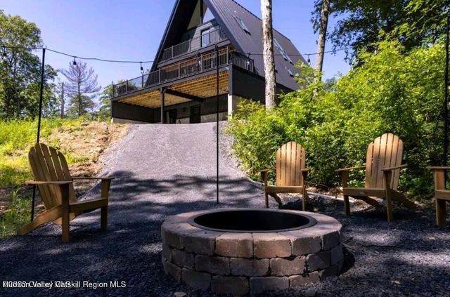 686 Green Lake Road, Athens, NY 12015