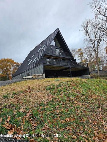 686 Green Lake Road, Athens, NY 12015