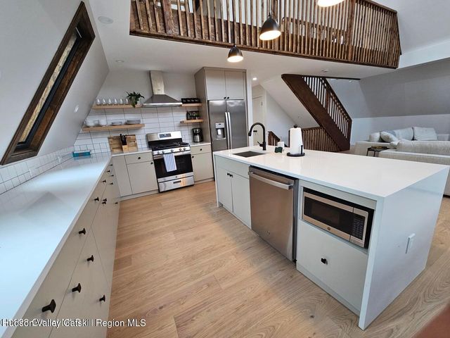 686 Green Lake Road, Athens, NY 12015