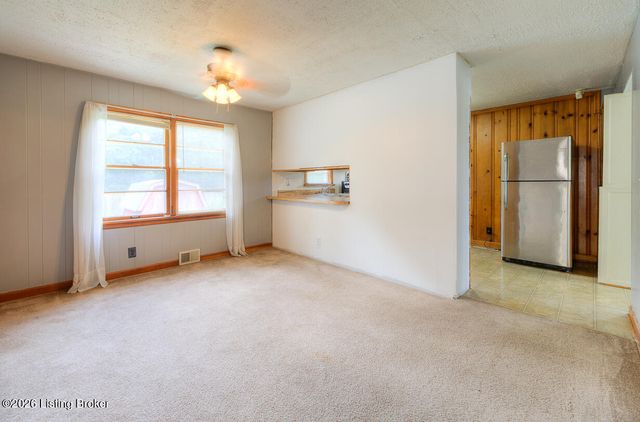9306 Ponder Ln, Louisville, KY 40272
