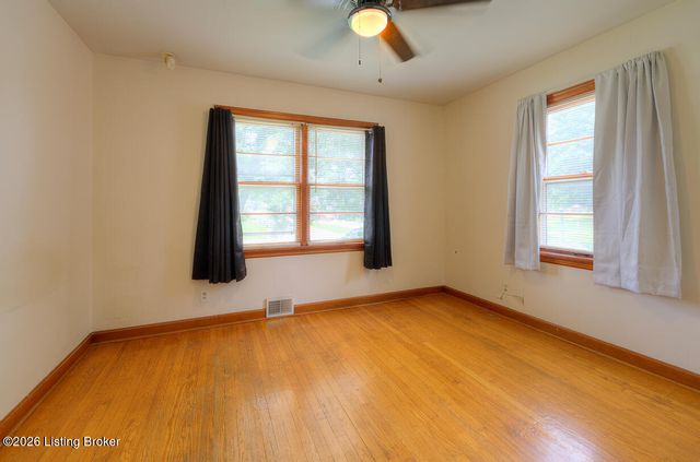 9306 Ponder Ln, Louisville, KY 40272