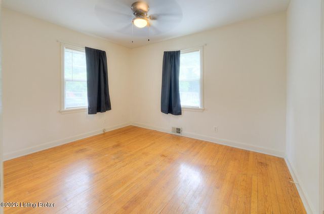 9306 Ponder Ln, Louisville, KY 40272